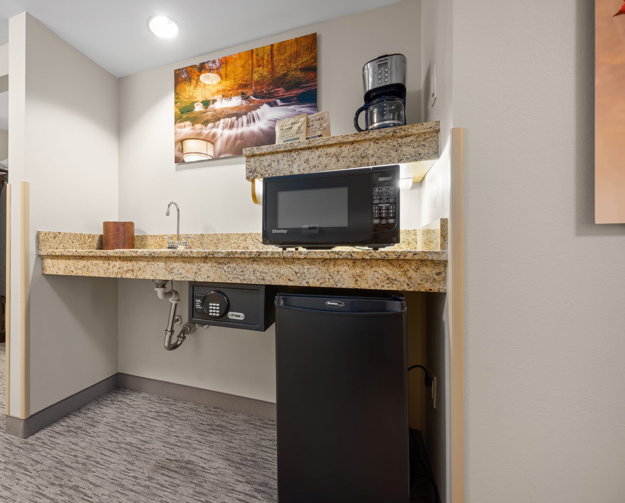 Two Bed Deluxe Accessible Wet Bar 