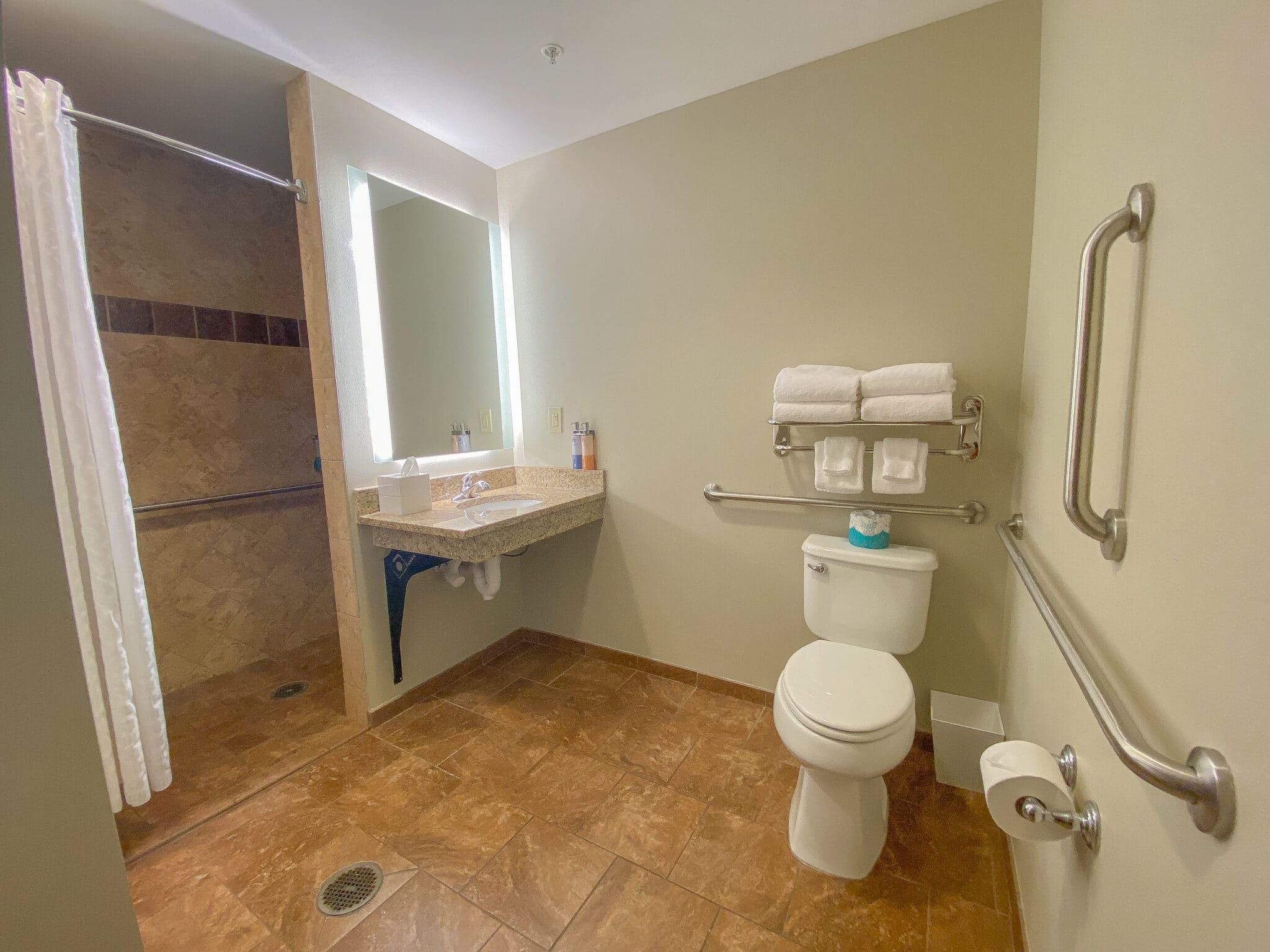 Double Queen Accessible Bathroom 